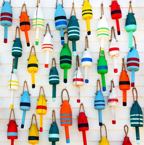 Photo Colorful lobster trap buoys par Philip Plisson