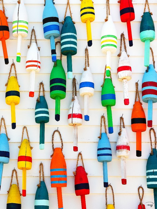 Colorful lobster trap buoys Photo Colorful lobster trap buoys par Philip Plisson