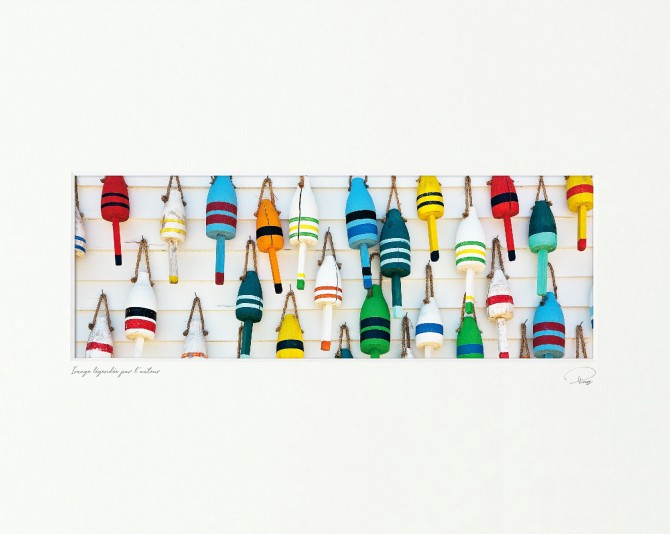 Colorful lobster trap buoys Photo Colorful lobster trap buoys par Philip Plisson