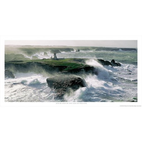 Avis de coup de vent sur le phare de la pointe des Poulains à Belle-Ile