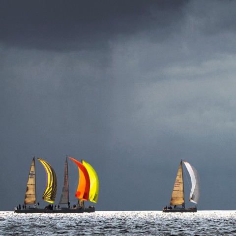 Photo Lumière sur les régates du Spi Ouest-France par Philip Plisson