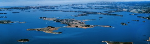 Photo L'île Arz dans le Golfe du morbihan, Bretagne par Philip Plisson
