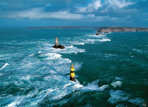 Photo Le Raz de Sein et la Pointe du Raz dans le Finistère par Philip Plisson