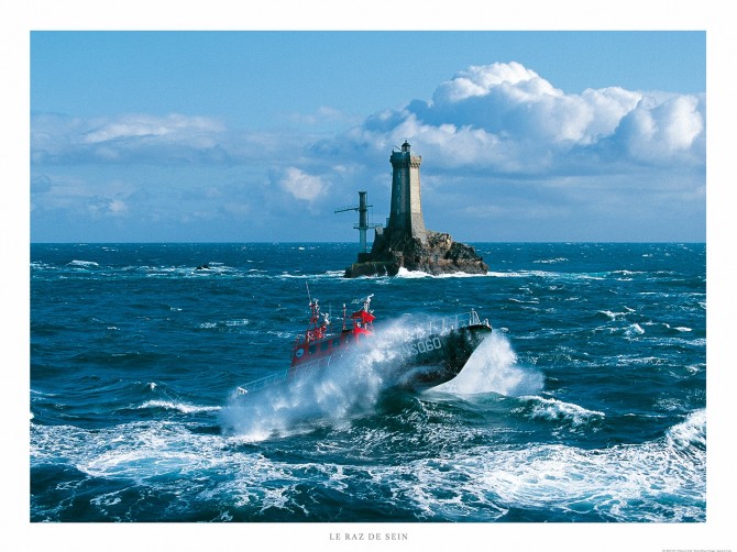 Canot de sauvetage devant le phare de la Vieille, Finistère Photo Canot de sauvetage devant le phare de la Vieille, Finistère par Philip Plisson