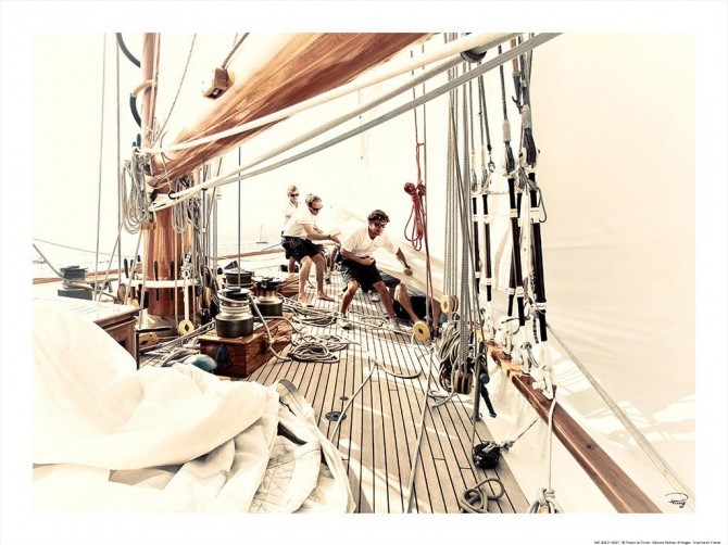 Manoeuvre à bord d'un classique yacht Photo Manoeuvre à bord d'un classique yacht par Philip Plisson