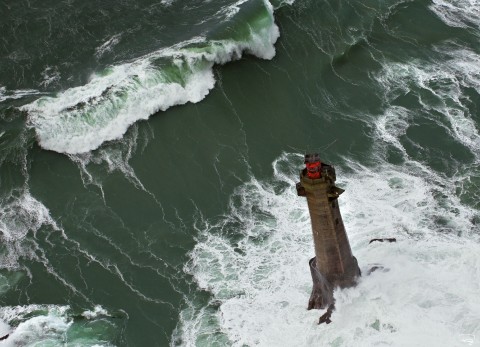 Photo Tempête sur le phare de Nividic, Ouessant, Bretagne par Philip Plisson