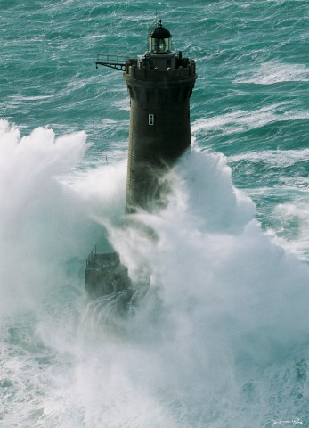 Photo Tempête sur Le phare du Four, Finistère, Bretagne par Guillaume Plisson