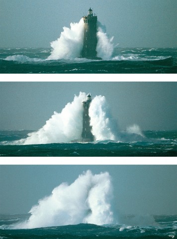Photo Wave on the Four lighthouse, Finistère, Brittany par Philip Plisson