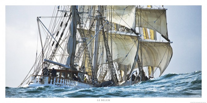 Le trois-mâts barque Belem derrière la vague Photo Le trois-mâts barque Belem derrière la vague par Philip Plisson