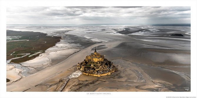 Photo Le Mont-Saint-Michel à marée basse, Normandie par Philip Plisson