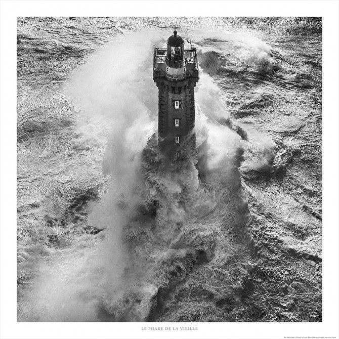Le phare de la Vieille dans le Raz de Sein Photo Le phare de la Vieille dans le Raz de Sein par Philip Plisson