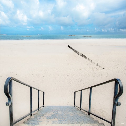 Photo Sur la plage, Saint-Malo, Ille-et-Vilaine par Philip Plisson
