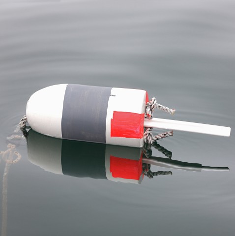 Photo Trio bouées de casiers de pêche par Philip Plisson