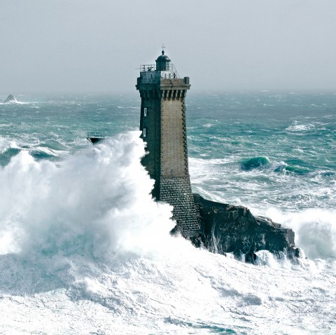 Photo Phares de la Vieille, de Tévennec et d'Ar Men par Philip Plisson
