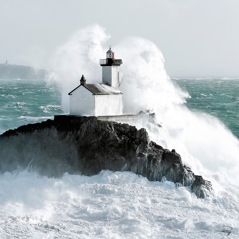 Photo Phares de la Vieille, de Tévennec et d'Ar Men par Philip Plisson