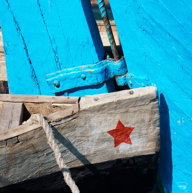 Trio coques de bateaux bleus Photo Trio coques de bateaux bleus par Philip Plisson