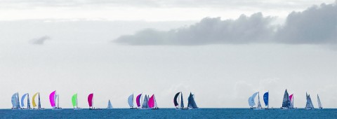 Photo Régate sous spi en baie de Quiberon, Bretagne par Philip Plisson
