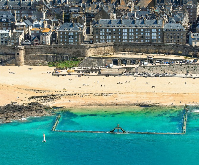Photo La piscine de la plage du Bon Secours à Saint-Malo par Philip Plisson
