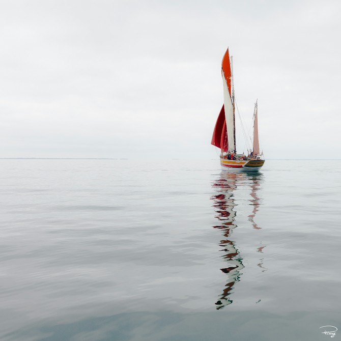 Vieux gréement dans la pétole Photo Vieux gréement dans la pétole par Philip Plisson