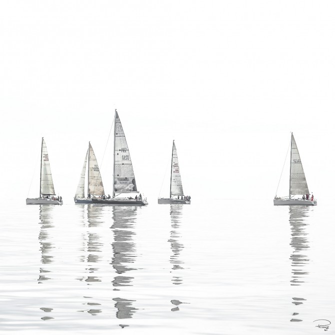 Régate dans la brume Photo Régate dans la brume par Philip Plisson