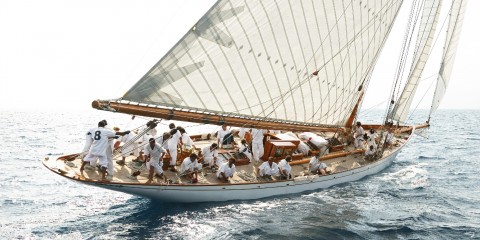 Photo Moonbeam upwind, classic yacht par Philip Plisson
