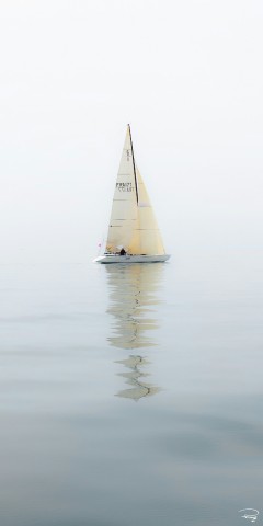 Photo Voilier dans le petit temps par Philip Plisson