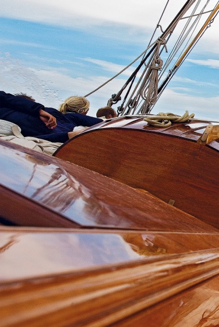 Photo A bord de Mariquita, classique yacht par Philip Plisson