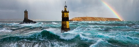 Photo Tempête sur la Pointe du Raz et le phare de la Vieille par Philip Plisson