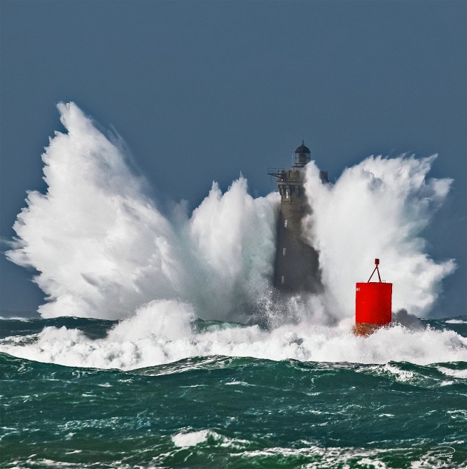 Tempête sur le phare du Four, Finistère Photo Tempête sur le phare du Four, Finistère par Philip Plisson