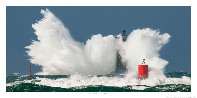 Vagues à l'assaut du phare du Four Photo Vagues à l'assaut du phare du Four par Philip Plisson
