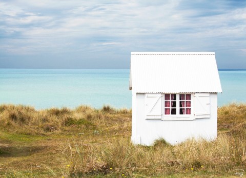 Photo Cabin in the dunes, Normandy par Philip Plisson