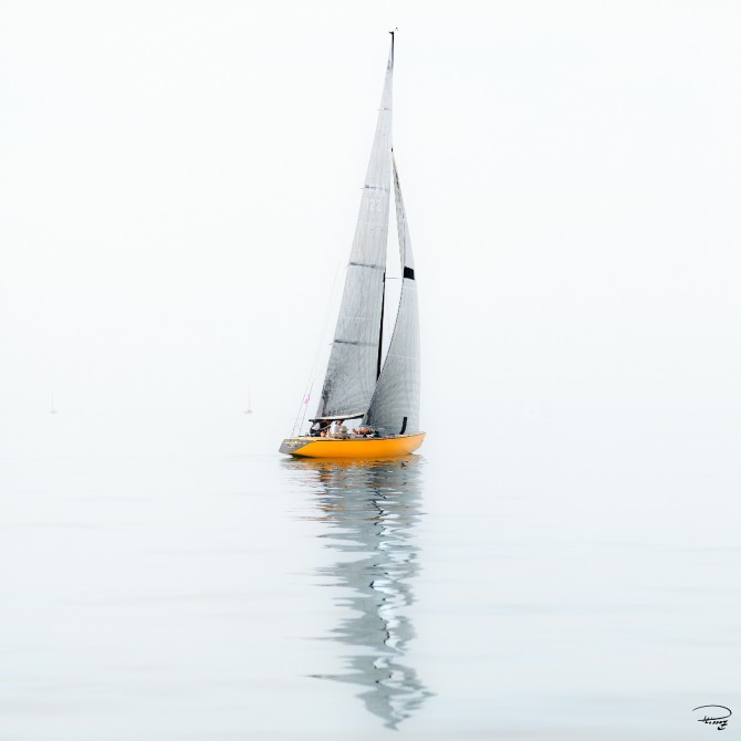 6 mètres JI, voilier coque jaune Photo 6 mètres JI, voilier coque jaune par Philip Plisson