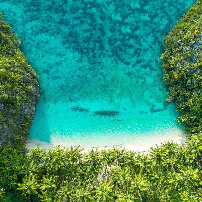 Photo La baie de Triton en Papouasie Occidentale par Philip Plisson