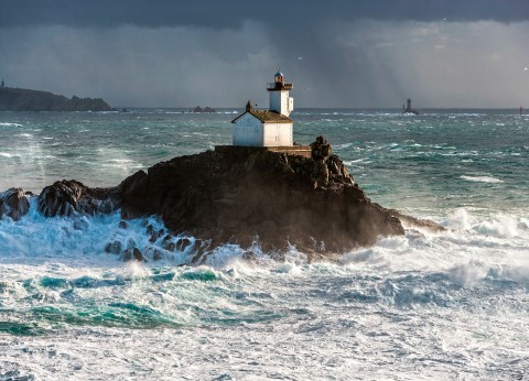 Photo Gale on the Tévennec lighthouse, Brittany par Philip Plisson