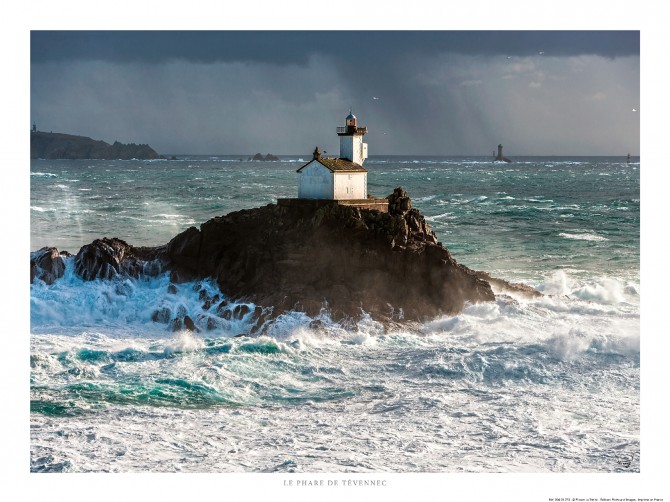 Coup de vent sur le phare de Tévennec, Bretagne Photo Coup de vent sur le phare de Tévennec, Bretagne par Philip Plisson