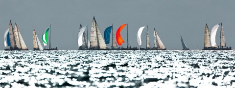 Photo Régate sous spi en baie de Quiberon par Philip Plisson