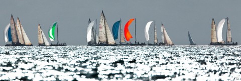 Photo Régate sous spi en baie de Quiberon par Philip Plisson
