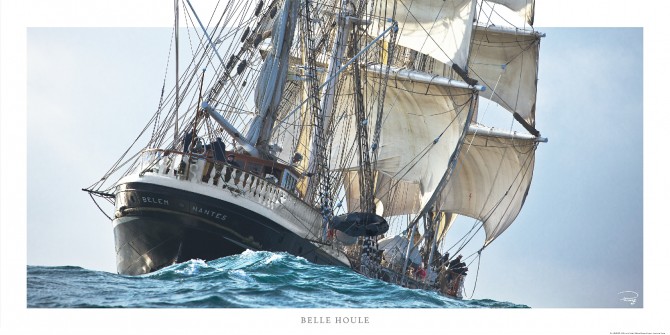 Photo Le Belem dans la houle au grand largue par Philip Plisson
