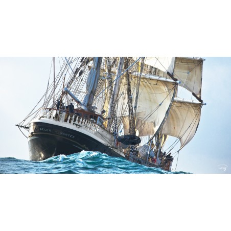 Le Belem dans la houle au grand largue