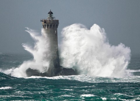 Photo Storm on the Four lighthouse, Finistère, Brittany par Guillaume Plisson