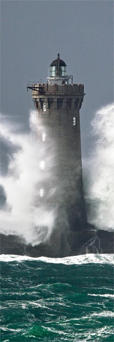 Photo Tempête sur le phare du Four, Finistère, Bretagne par Guillaume Plisson