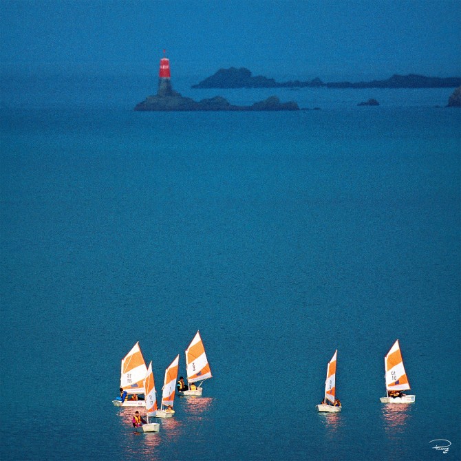 Mercredi à Perros-Guirec, école de voile Photo Mercredi à Perros-Guirec, école de voile par Philip Plisson