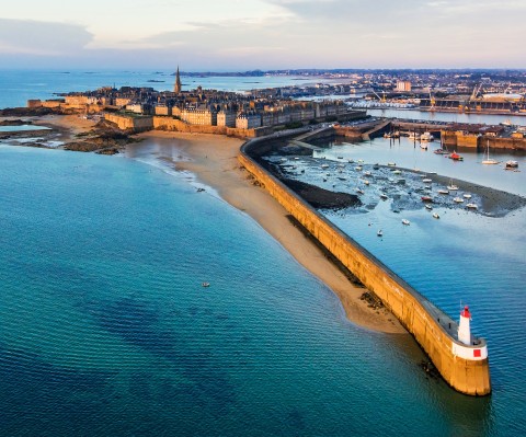 Photo Le Môle des Noires, extension of the fortified town of Saint-Malo par Philip Plisson