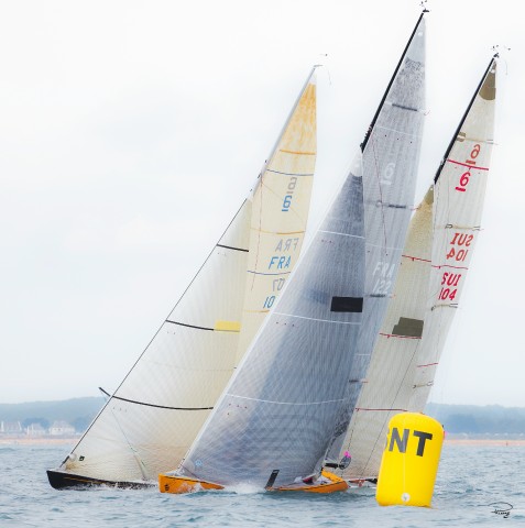 Photo 6 meters JI, buoy passage par Philip Plisson