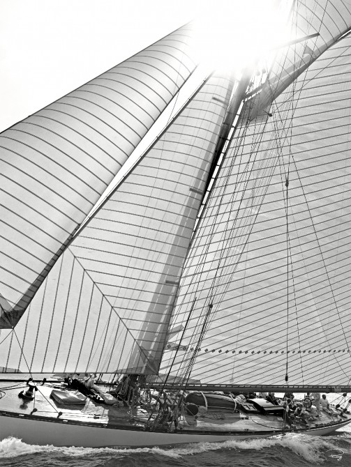 Photo Classique Yacht noir et blanc par Philip Plisson