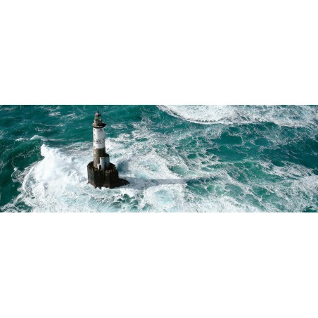 Le phare d'Ar Men au large de l'île de Sein