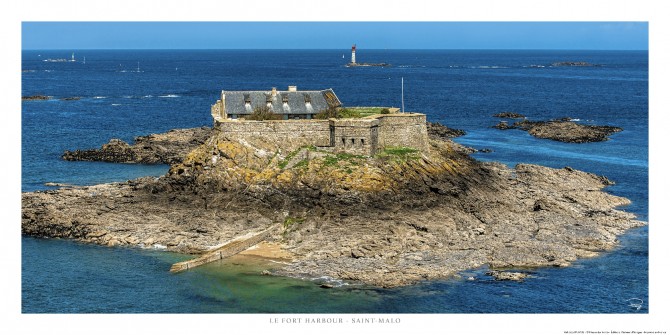 L'île d'Harbour devant Dinard, Bretagne Photo L'île d'Harbour devant Dinard, Bretagne par Philip Plisson