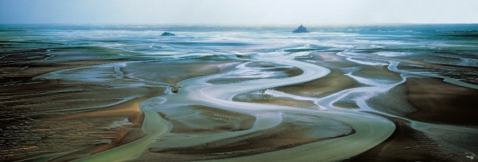Photo Basse mer au Mont-Saint-Michel, Normandie par Philip Plisson