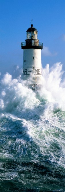 Le phare d'Ar Men sous l'assaut des vagues Photo Le phare d'Ar Men sous l'assaut des vagues par Guillaume Plisson