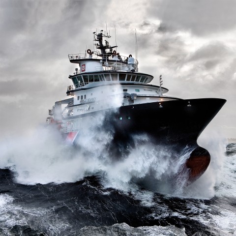 Photo The high sea tug Abeille Bourbon par Philip Plisson